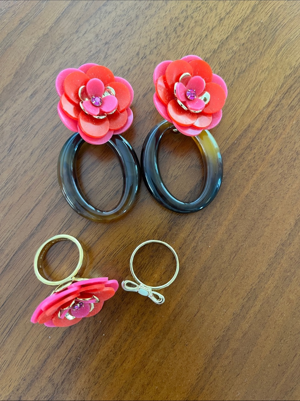 Kate Spade Rosy Posies Gold-Tone Pink Floral Drop Earrings and size 7 Rings Set